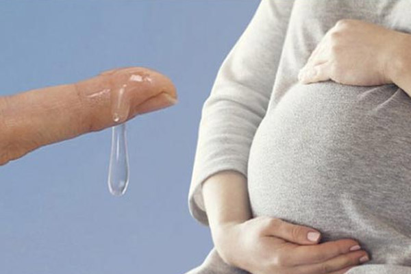 Khí hư ra nhiều khi mang thai 3 tháng đầu có bình thường không?