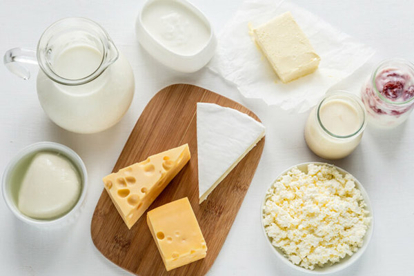 Uống quá nhiều sữa, bơ, pho-mát, chế phẩm từ sữa,... khiến thừa mức testosterone và protein